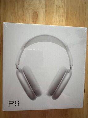 P9 Over-Ear Wireless Headphones - Silver